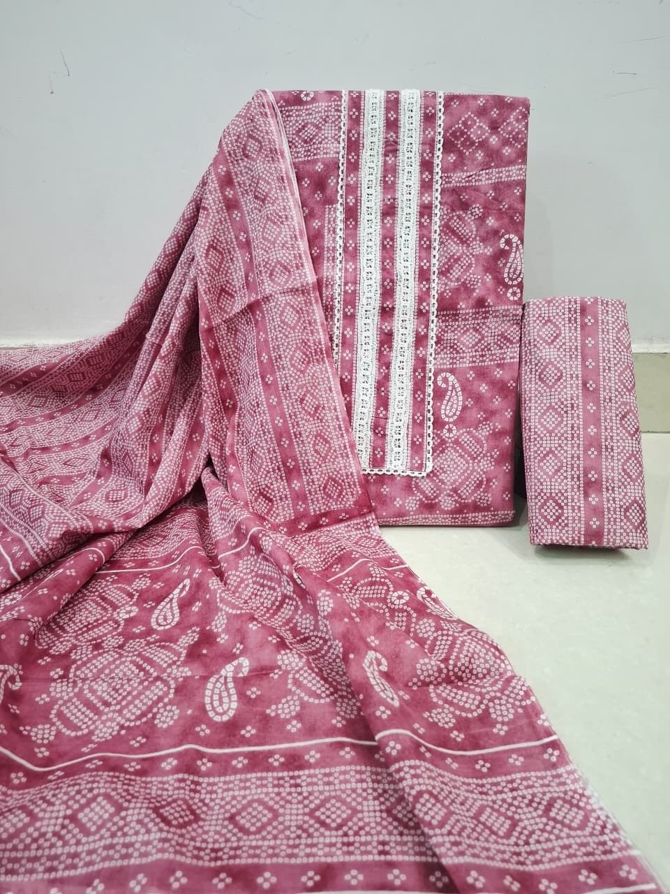 Mauve Pink Bandhani Print Lace Detail Cotton Suit Set